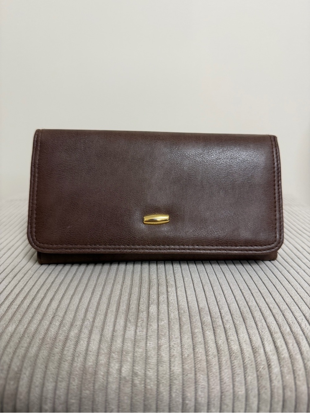NWT Classic Brown Leather Wallet with Gold Accent
